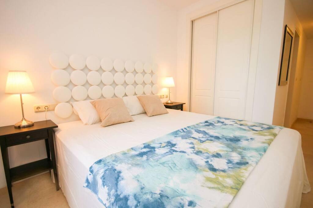 Lovely 2 Bedroom Apt Near Golf Los Lagos Elviria Marbella Eksteriør bilde