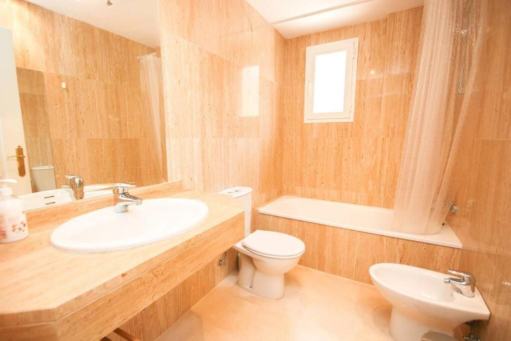 Lovely 2 Bedroom Apt Near Golf Los Lagos Elviria Marbella Eksteriør bilde