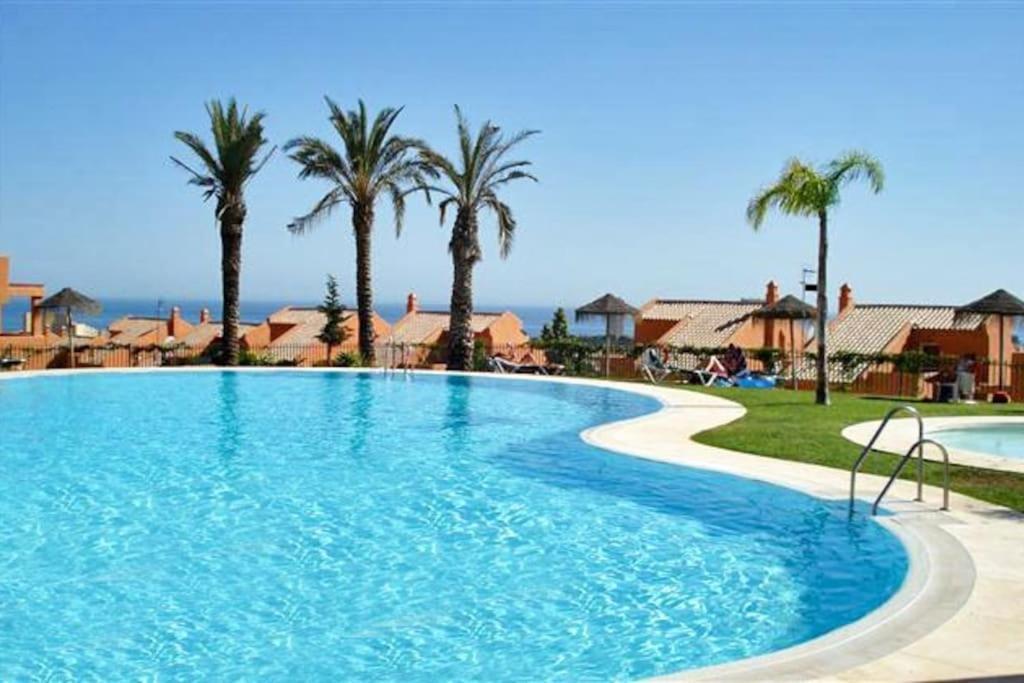 Lovely 2 Bedroom Apt Near Golf Los Lagos Elviria Marbella Eksteriør bilde