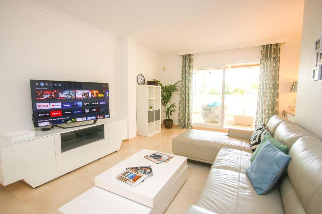 Lovely 2 Bedroom Apt Near Golf Los Lagos Elviria Marbella Eksteriør bilde