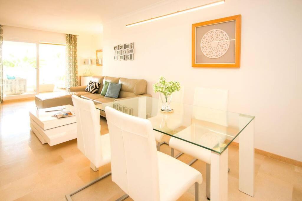 Lovely 2 Bedroom Apt Near Golf Los Lagos Elviria Marbella Eksteriør bilde