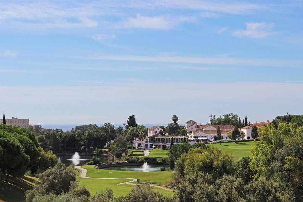 Lovely 2 Bedroom Apt Near Golf Los Lagos Elviria Marbella Eksteriør bilde