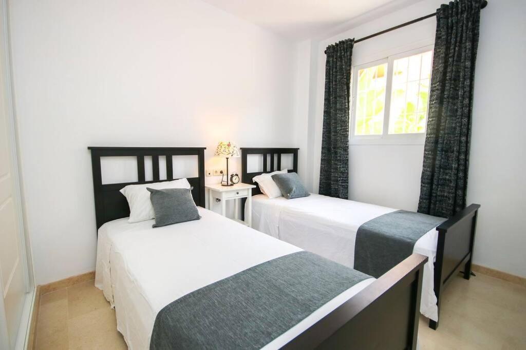 Lovely 2 Bedroom Apt Near Golf Los Lagos Elviria Marbella Eksteriør bilde