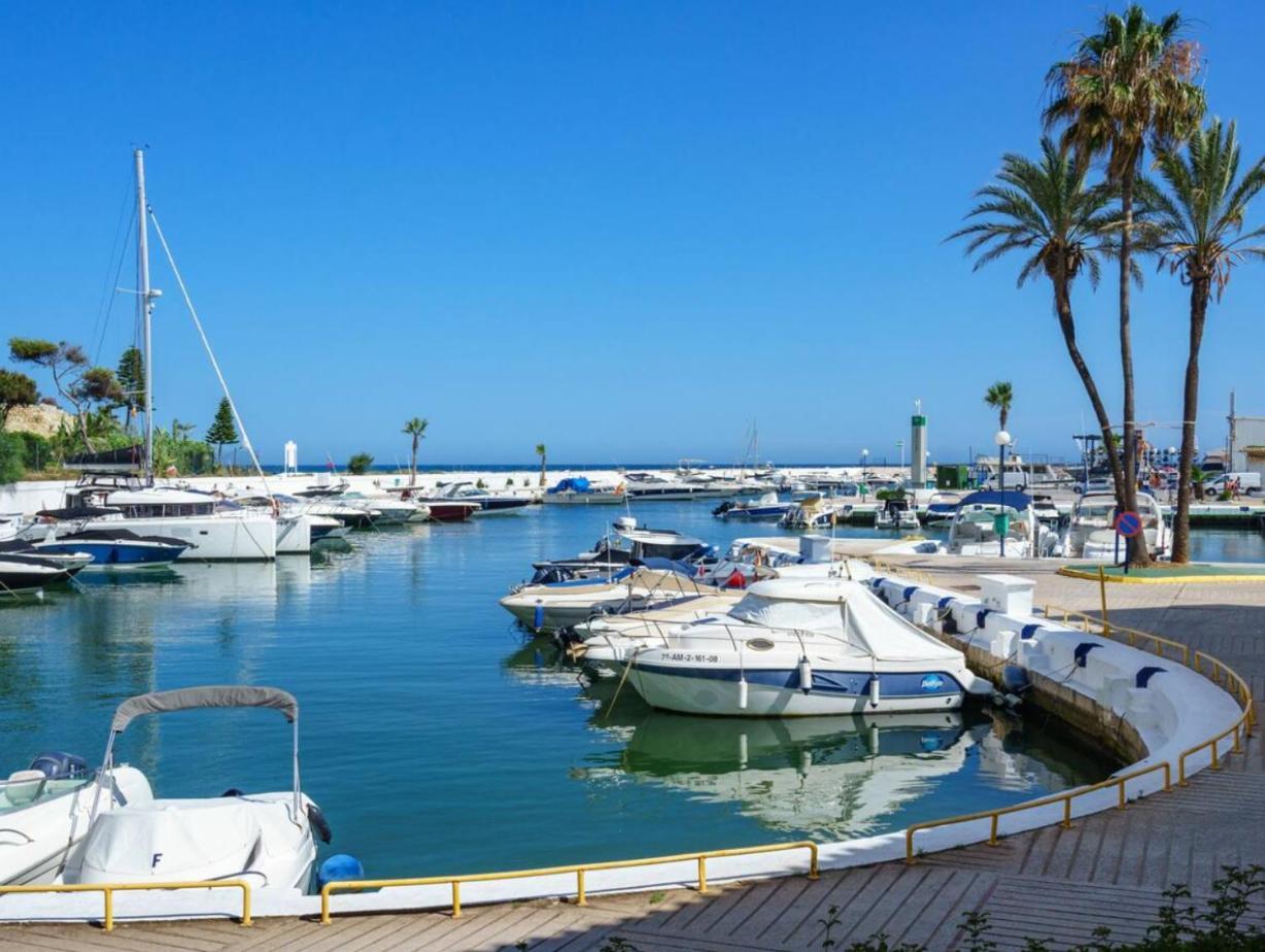 Lovely 2 Bedroom Apt Near Golf Los Lagos Elviria Marbella Eksteriør bilde