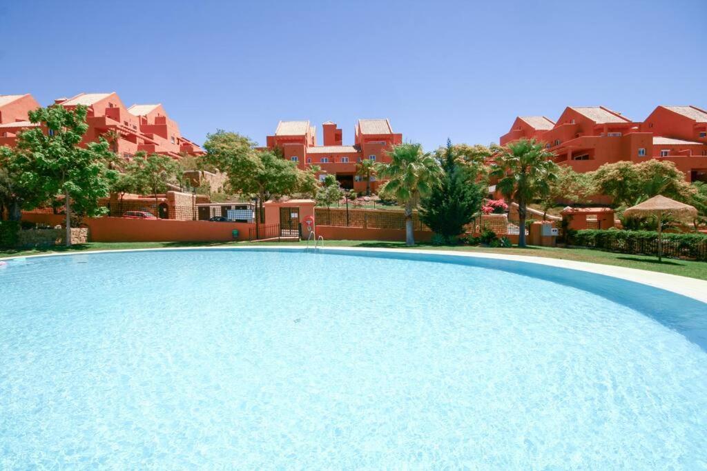 Lovely 2 Bedroom Apt Near Golf Los Lagos Elviria Marbella Eksteriør bilde