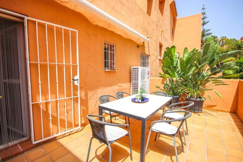 Lovely 2 Bedroom Apt Near Golf Los Lagos Elviria Marbella Eksteriør bilde